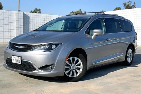 Photos of 2018 Chrysler Pacifica Touring L for sale in Redlands, CA at Redlands CDJR