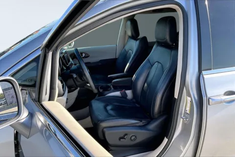 Another view of 2018 Chrysler Pacifica Touring L for sale in Redlands, CA at Redlands CDJR