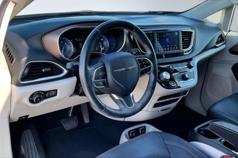 More photos of 2018 Chrysler Pacifica Touring L at Redlands CDJR, CA