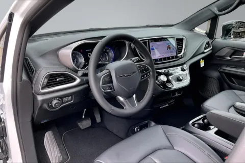 More photos of 2026 Chrysler Pacifica Select at Redlands CDJR, CA