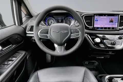 More photos of 2026 Chrysler Pacifica Select at Redlands CDJR, CA