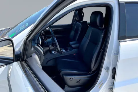 Another view of 2020 Jeep Grand Cherokee Altitude for sale in Redlands, CA at Redlands CDJR