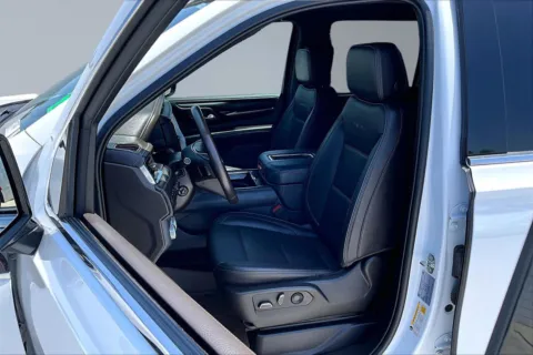 Another view of 2022 GMC Yukon XL Denali for sale in Redlands, CA at Redlands CDJR