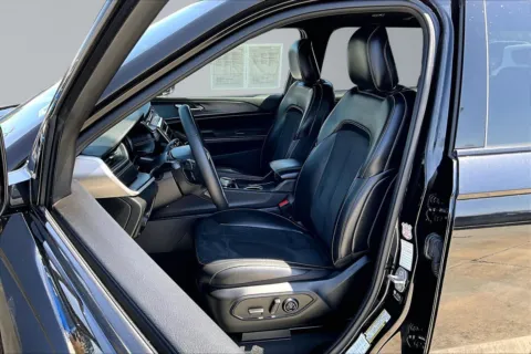 Another view of 2024 Jeep Grand Cherokee L Altitude for sale in Redlands, CA at Redlands CDJR