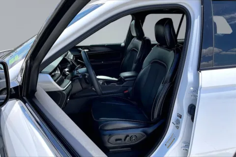 Another view of 2024 Jeep Grand Cherokee Altitude for sale in Redlands, CA at Redlands CDJR