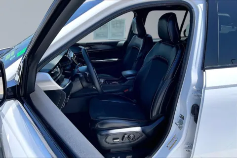 Another view of 2024 Jeep Grand Cherokee Altitude for sale in Redlands, CA at Redlands CDJR