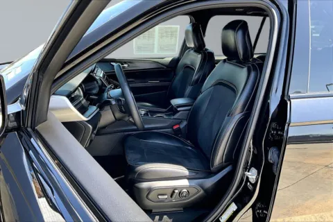 Another view of 2024 Jeep Grand Cherokee Altitude for sale in Redlands, CA at Redlands CDJR