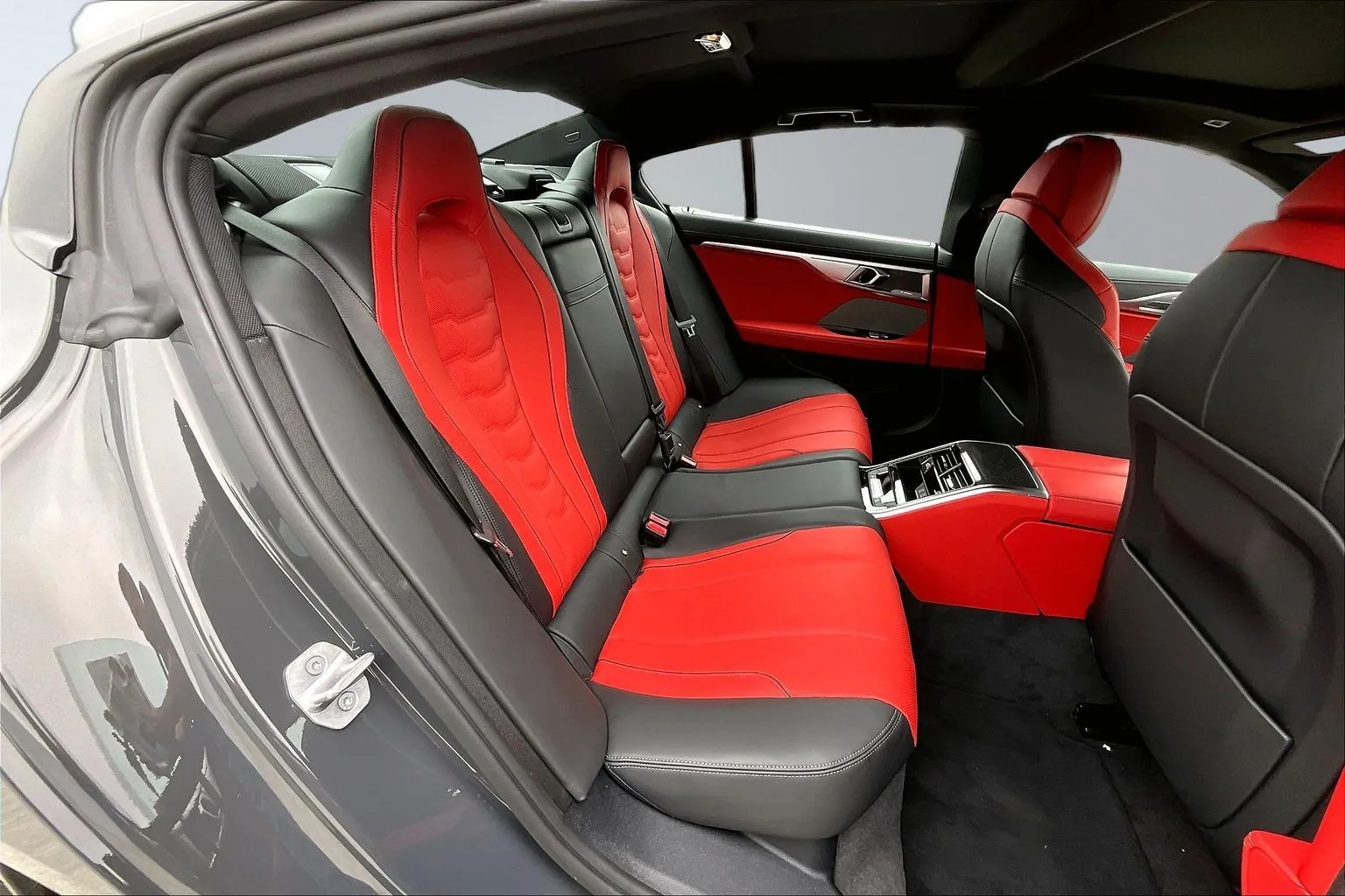2026 BMW 8 Series M850i - Photo 18