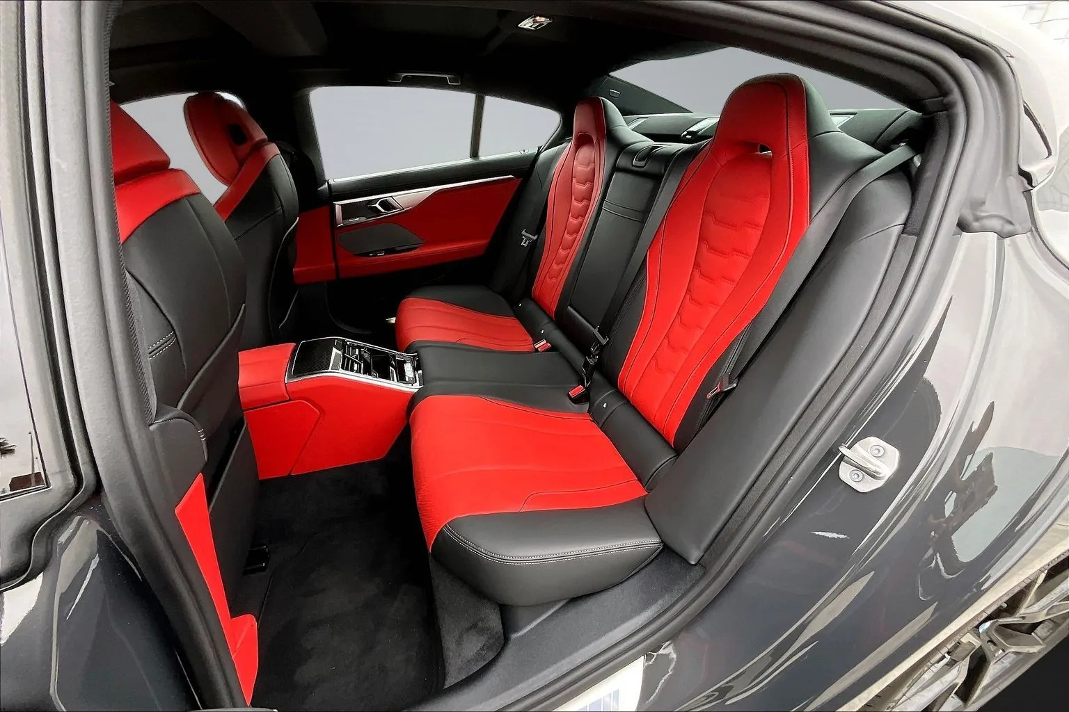 2026 BMW 8 Series M850i - Photo 19