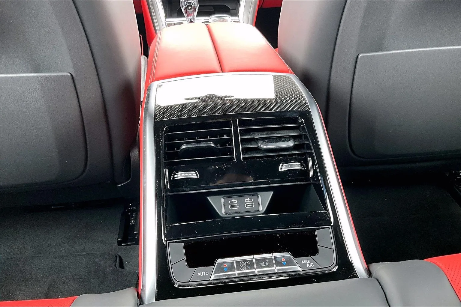 2026 BMW 8 Series M850i - Photo 20