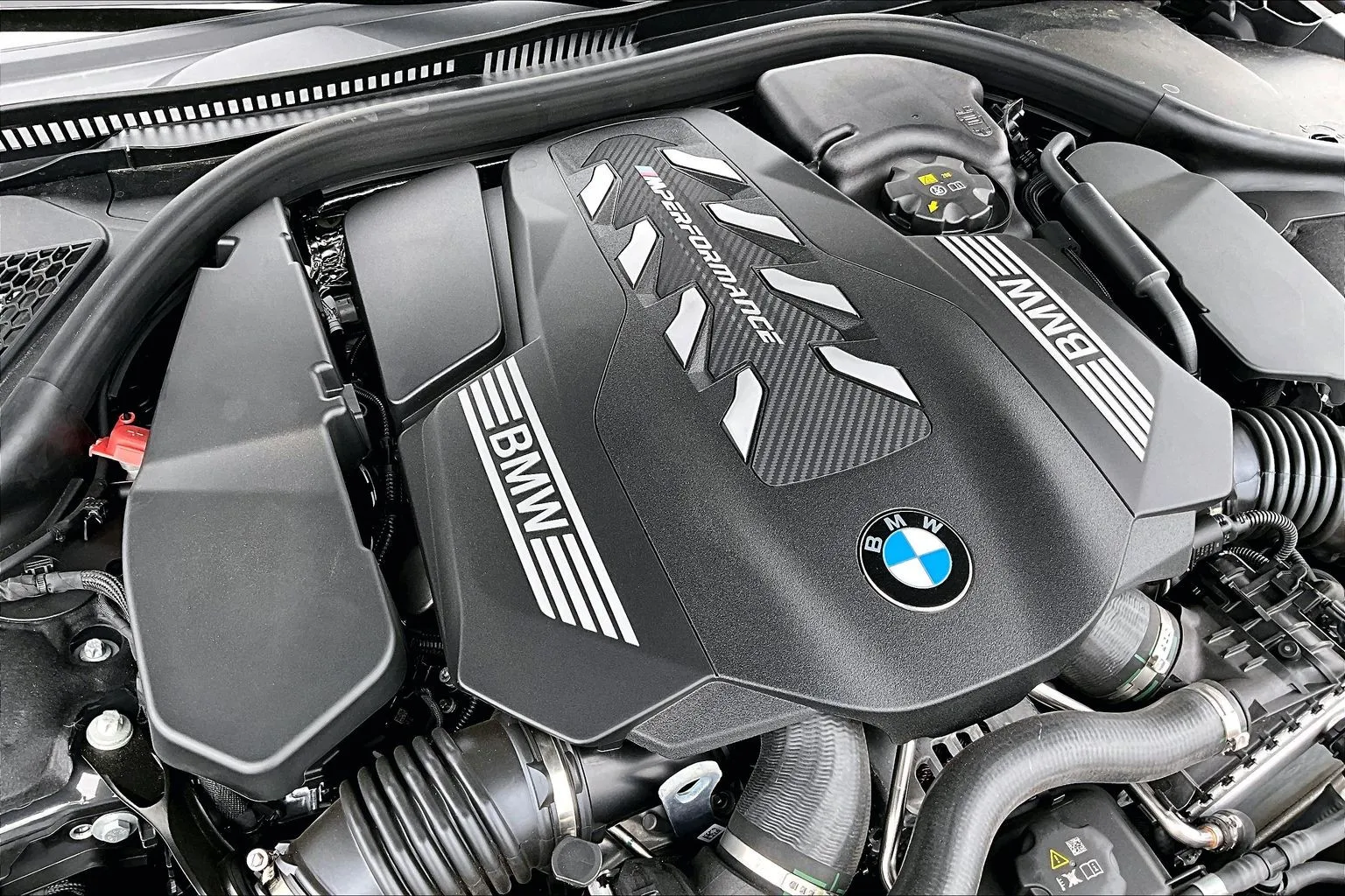 2026 BMW 8 Series M850i - Photo 31