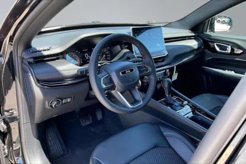 More photos of 2026 Jeep Compass Latitude at Redlands CDJR, CA