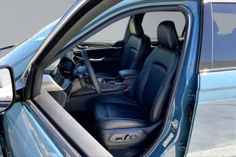 Another view of 2026 Jeep Grand Cherokee L Limited for sale in Redlands, CA at Redlands CDJR