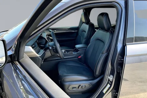 Another view of 2026 Jeep Grand Cherokee L Altitude for sale in Redlands, CA at Redlands CDJR