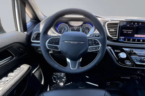 More photos of 2027 Chrysler Pacifica Select at Redlands CDJR, CA
