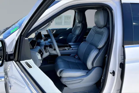 Another view of 2019 Lincoln Navigator L Reserve for sale in Redlands, CA at Redlands CDJR