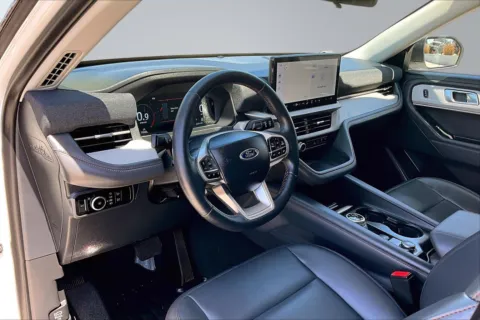 More photos of 2025 Ford Explorer Active at Redlands CDJR, CA
