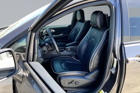 Another view of 2021 Chrysler Pacifica Hybrid Limited for sale in Redlands, CA at Redlands CDJR