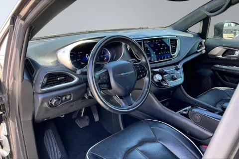 More photos of 2021 Chrysler Pacifica Hybrid Limited at Redlands CDJR, CA