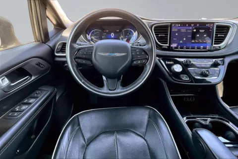 More photos of 2021 Chrysler Pacifica Hybrid Limited at Redlands CDJR, CA
