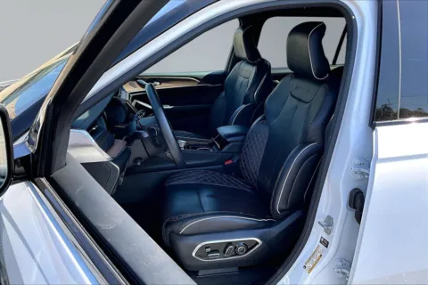 Another view of 2025 Jeep Grand Cherokee L Summit for sale in Redlands, CA at Redlands CDJR