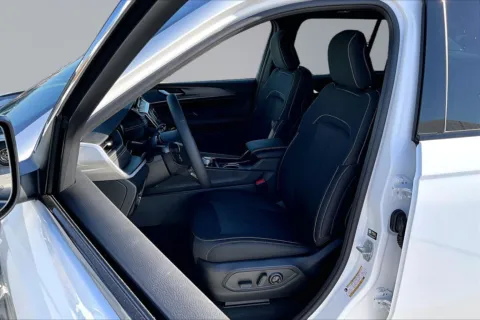 Another view of 2027 Jeep Grand Cherokee Laredo X for sale in Redlands, CA at Redlands CDJR