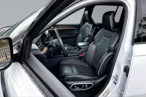 Another view of 2025 Jeep Grand Cherokee Summit for sale in Redlands, CA at Redlands CDJR