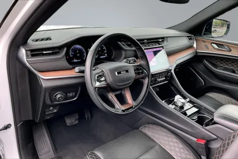 More photos of 2025 Jeep Grand Cherokee Summit at Redlands CDJR, CA