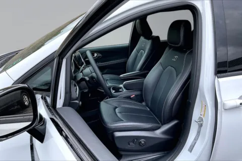Another view of 2026 Chrysler Pacifica Select for sale in Redlands, CA at Redlands CDJR
