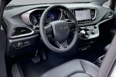More photos of 2026 Chrysler Pacifica Select at Redlands CDJR, CA