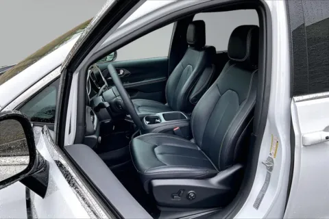 Another view of 2026 Chrysler Pacifica Select for sale in Redlands, CA at Redlands CDJR