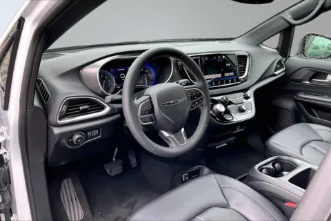 More photos of 2026 Chrysler Pacifica Select at Redlands CDJR, CA