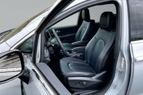 Another view of 2026 Chrysler Pacifica Select for sale in Redlands, CA at Redlands CDJR