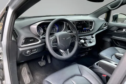 More photos of 2026 Chrysler Pacifica Select at Redlands CDJR, CA