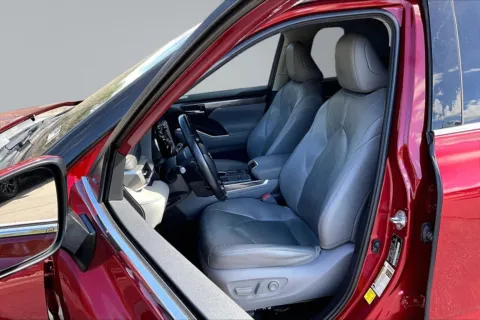 Another view of 2020 Toyota Highlander Platinum for sale in Redlands, CA at Redlands CDJR