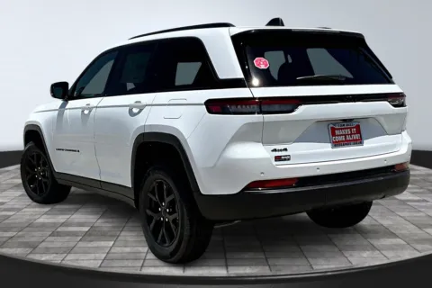 Another view of 2025 Jeep Grand Cherokee Altitude for sale in Redlands, CA at Redlands CDJR