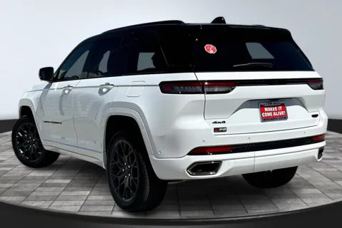 Another view of 2025 Jeep Grand Cherokee Summit for sale in Redlands, CA at Redlands CDJR