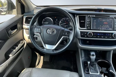 More photos of 2015 Toyota Highlander Limited Platinum V6 at Redlands CDJR, CA