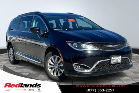 Black 2017 Chrysler Pacifica Touring L for sale in Redlands, CA