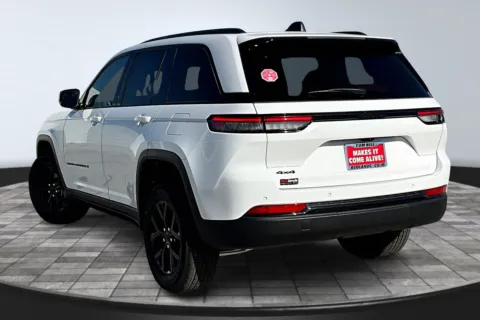 Another view of 2025 Jeep Grand Cherokee Altitude for sale in Redlands, CA at Redlands CDJR