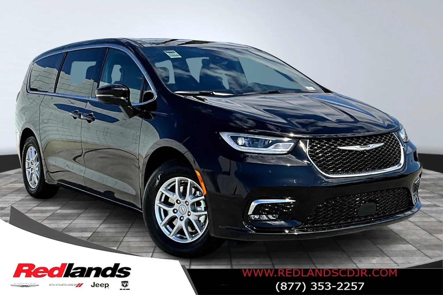 2026 Chrysler Pacifica Select's photo