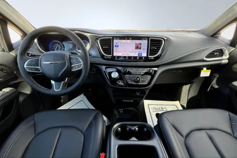 More photos of 2026 Chrysler Pacifica Select at Redlands CDJR, CA