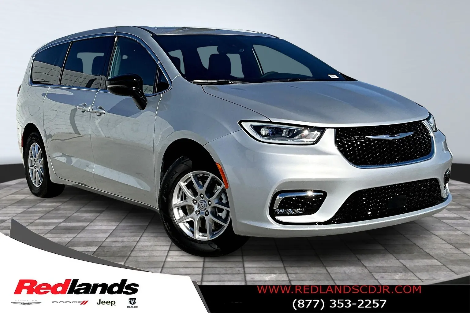 2026 Chrysler Pacifica Select's photo