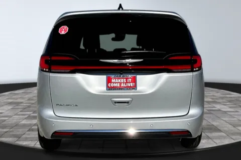 More photos of 2026 Chrysler Pacifica Select at Redlands CDJR, CA