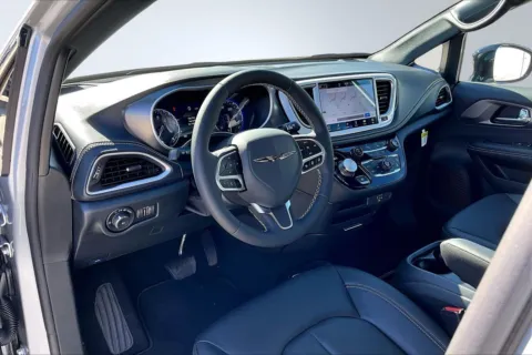 More photos of 2026 Chrysler Pacifica Select at Redlands CDJR, CA
