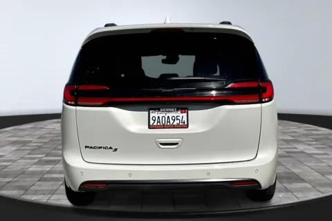 More photos of 2021 Chrysler Pacifica Touring L at Redlands CDJR, CA