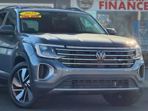 More photos of 2025 Volkswagen Atlas SE w/Tech Pkg Sport Utility 4D at Best Car Finance – Auto Sales & Loans in Frankfort, IL