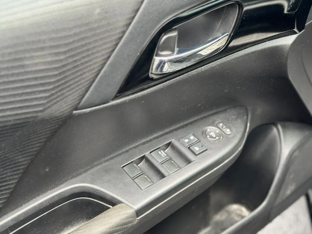 2016 Honda Accord LX - Photo 20