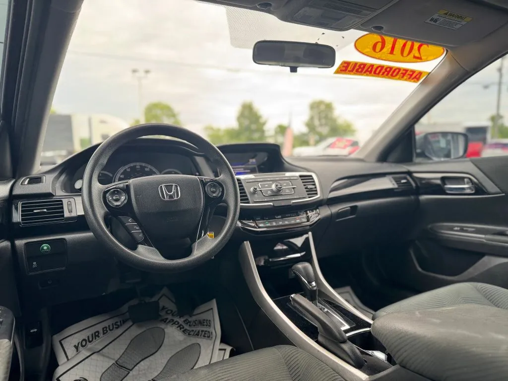 2016 Honda Accord LX - Photo 29