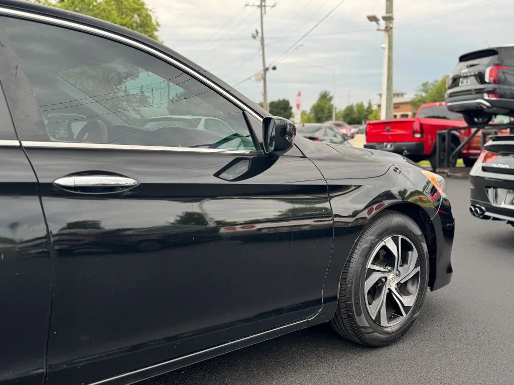2016 Honda Accord LX - Photo 9